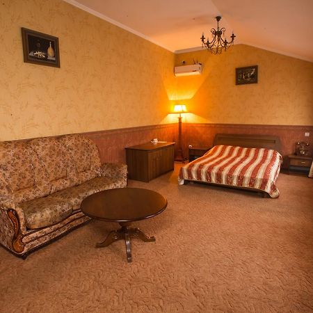 Magnat Lux Hotel 체르니우치 외부 사진