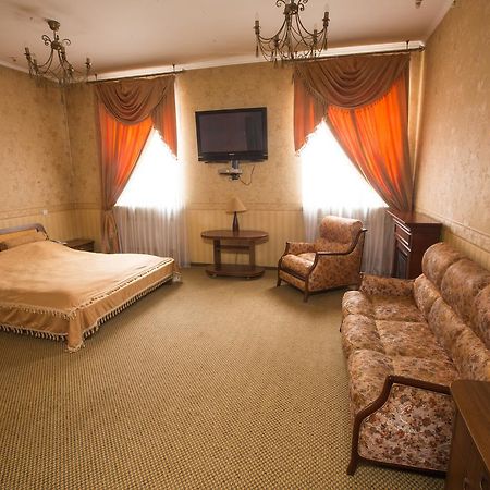 Magnat Lux Hotel 체르니우치 외부 사진