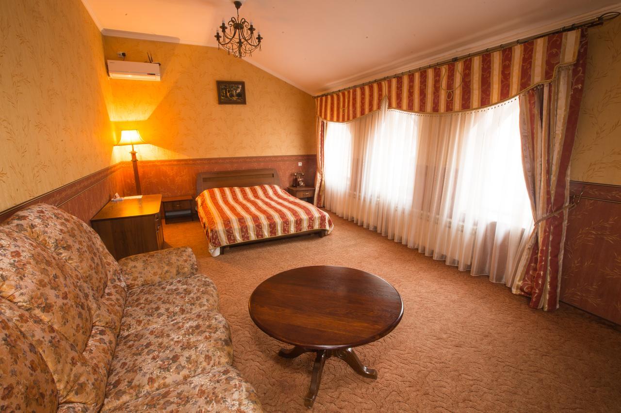 Magnat Lux Hotel 체르니우치 외부 사진